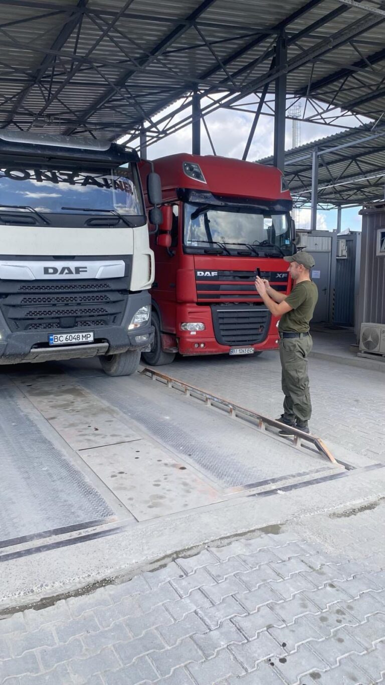 Perevirka ta obrobka vantazhiv. Yelevator. Mostysʹka Dray port (11)