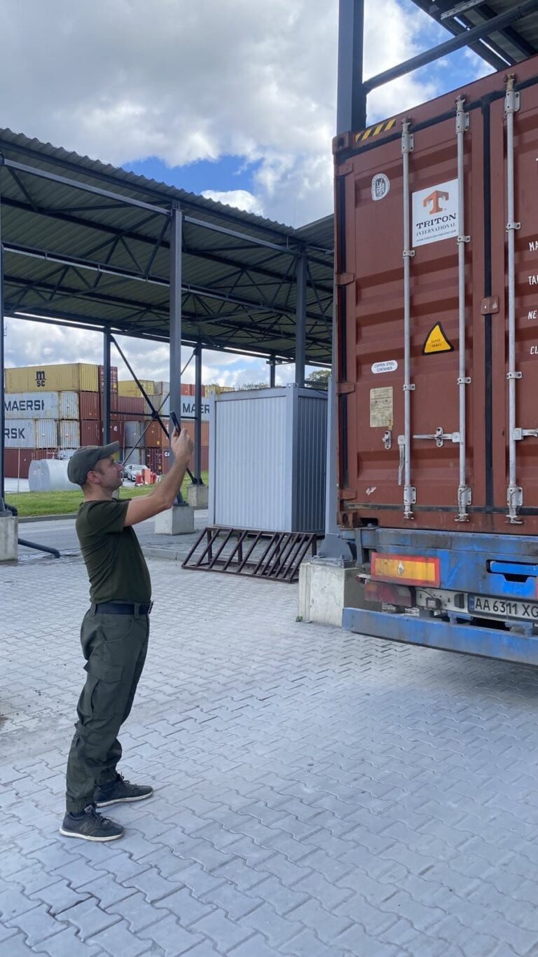 Perevirka ta obrobka vantazhiv. Yelevator. Mostysʹka Dray port (12)
