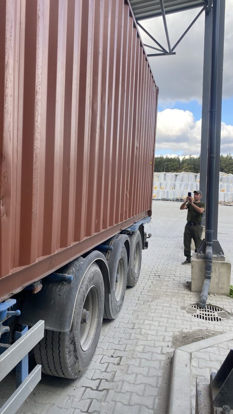 Perevirka ta obrobka vantazhiv. Yelevator. Mostysʹka Dray port (5)